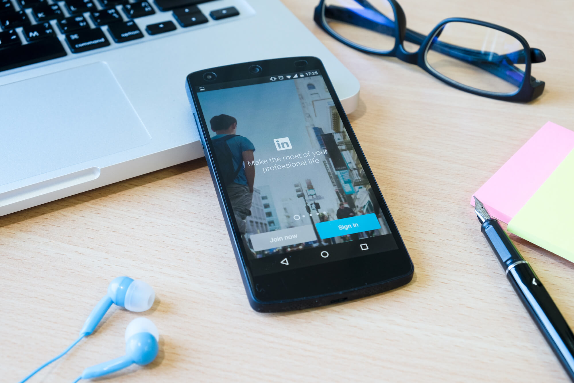 Comment trouver des prospects grâce à la veille concurrentielle et à Linkedin ?